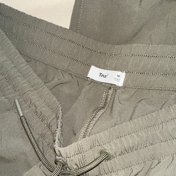 TWO WOMENS TNA ARITZIA MEDIUM TRACK JOGGERS OLIVE GREEN AND BLACK - Picture 4 of 10